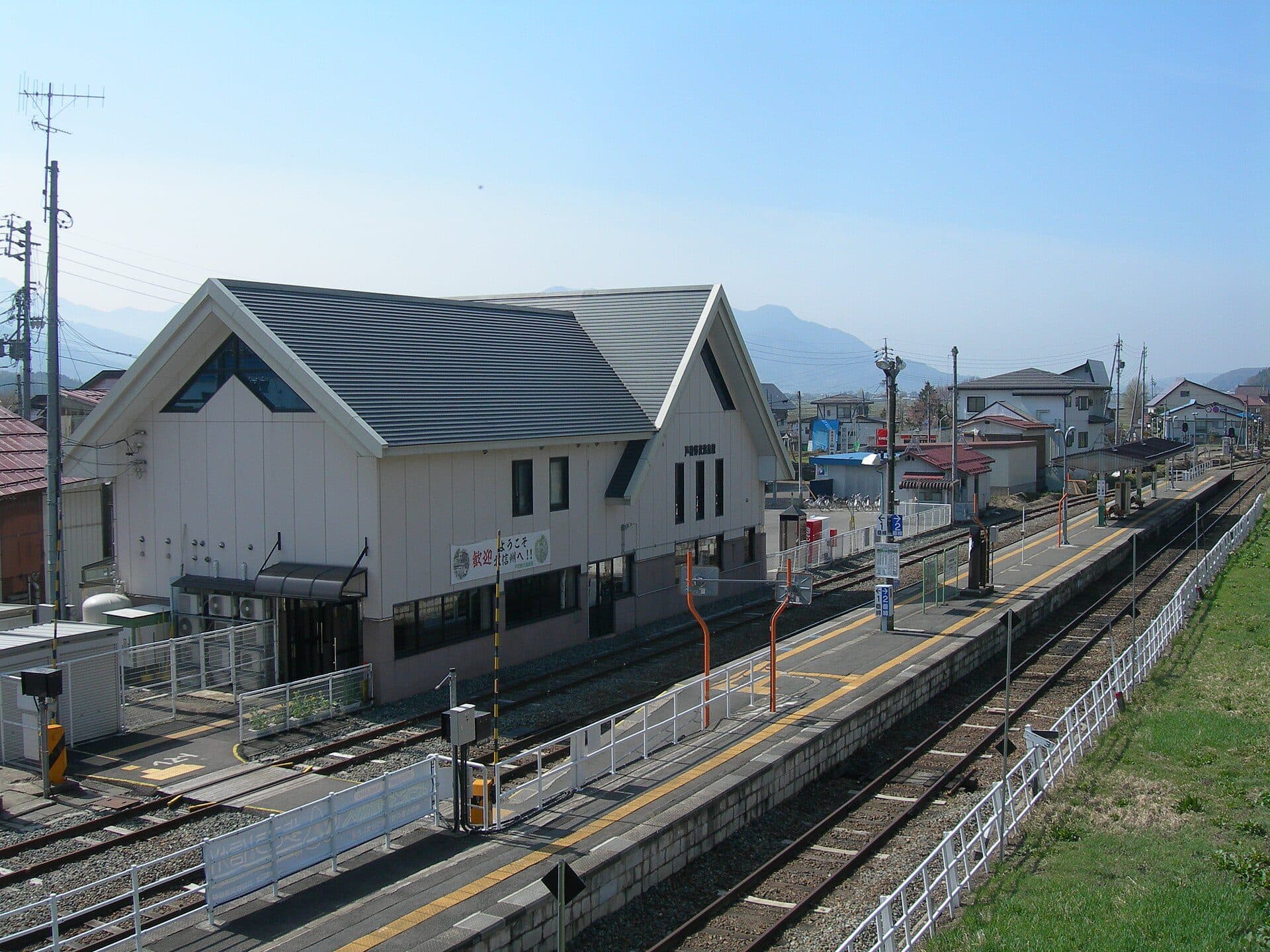 Togari Onsen — 13 courses and a quiet onsen-village base, across the valley from Nozawa